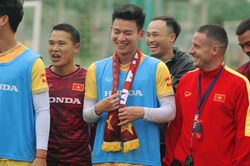 CĐV tiếp lửa thầy trò HLV Philippe Troussier trước ngày sang Qatar