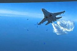 Mỹ công bố video UAV MQ-9 Reaper chạm trán với tiêm kích Su-27 của Nga
