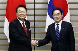 Nhật Bản, Hàn Quốc nối lại quan hệ tại hội nghị thượng đỉnh Tokyo