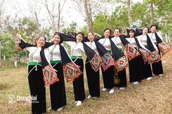 Sắc màu Tây Bắc qua lễ hội Hoa ban