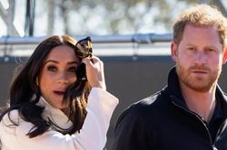 Harry - Meghan có thể gây hỗn loạn tại lễ đăng cơ