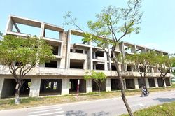 Loạt shophouse ở Đà Nẵng bỏ hoang vì ế ẩm