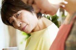 Hôn nhân vượt… thử thách mẹ chồng