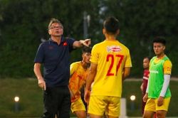 HLV Troussier siết kỷ luật, đặt yêu cầu cao với U23 Việt Nam