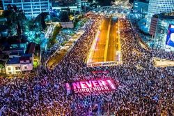 Sau cú điện thoại từ Mỹ, Thủ tướng Israel có động thái xoa dịu biểu tình