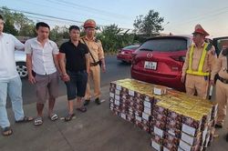 Phát hiện hơn 3 tạ pháo nổ 'ngụy trang' trong thùng sữa