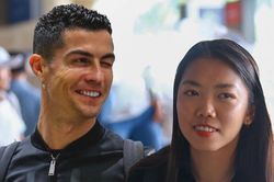 Huỳnh Như 'câu kéo' Ronaldo tới xem Lank FC thi đấu