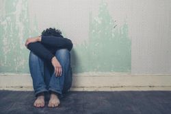 Căn bệnh khiến nam thanh niên lúc nào cũng nghĩ người nhà hãm hại mình