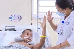 Đột quỵ ở người cao tuổi điều trị khó, vì sao?