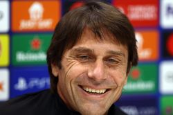 Tottenham gặp khó khi tìm người thay Conte