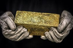 Giá vàng rớt mạnh trước cuộc họp của Fed
