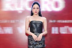 Hương Giang bị chê kém duyên vì chen hàng thảm đỏ