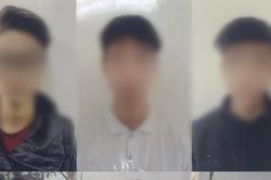 Bắt nhóm thanh thiếu niên ngang nhiên đuổi chém người trên phố Hà Nội