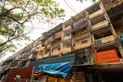 Cận cảnh một số khu tập thể cũ xuống cấp nghiêm trọng ở Thủ đô Hà Nội