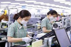 Đến giữa tháng 3, cán cân thương mại thặng dư gần 3 tỷ USD