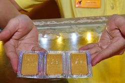 Giá vàng SJC đồng loạt giảm mạnh theo giá vàng thế giới
