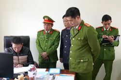 Khai trừ Đảng đối với giám đốc và 7 cán bộ trung tâm đăng kiểm ở Hòa Bình