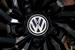 Volkswagen bị đóng băng tài sản ở Nga
