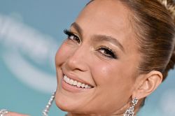 Vũ khí của Jennifer Lopez trong cuộc chiến chống trầm cảm và cân bàng bản thân