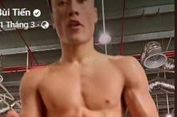 Qua thời kỳ đỉnh cao, thủ môn Bùi Tiến Dũng khoe body miễn chê