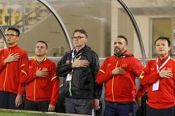 HLV Troussier: 'Tôi phải học cách chấp nhận thất bại để cải thiện hơn'
