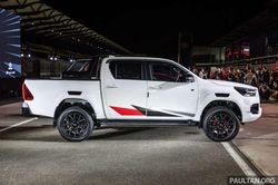 Chi tiết Toyota Hilux GR Sport 2023, giá 868 triệu đồng