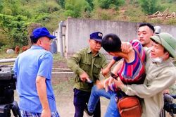 Đề nghị Công an tỉnh Hòa Bình điều tra làm rõ các đối tượng hành hung nhà báo