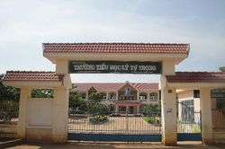 Đắk Lắk: Hàng chục học sinh nhập viện sau khi nhận bóng bay từ người lạ