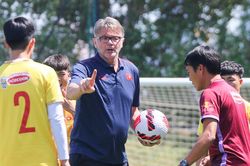 HLV Troussier nhắc nhở U23 Việt Nam: Phải duy trì ý chí chiến đấu