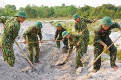 Phát hiện hai hài cốt liệt sĩ cùng nhiều di vật ở Quảng Trị