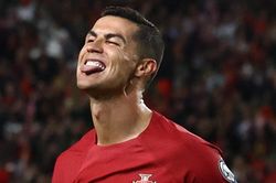 CĐV đòi tước bàn của Cancelo, trao cho Ronaldo
