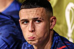 Phil Foden vào sân phút 69, bị thay sau 12 phút