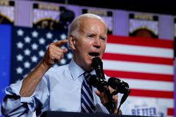 Ông Biden ra lệnh không kích chính xác ở miền Đông Syria