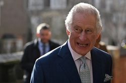 Vua Charles III hoãn tới Pháp vì biểu tình bùng phát