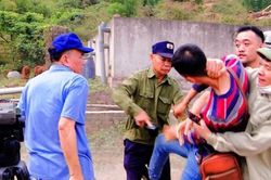 Điều tra, làm rõ các đối tượng hành hung nhóm phóng viên ở Hòa Bình