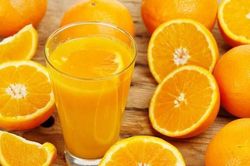 Những ai không nên uống nước cam?
