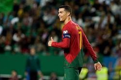 Ronaldo lập cột mốc vô tiền khoáng hậu trong lịch sử bóng đá thế giới