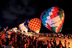 Bình Thuận: Trình diễn khinh khí cầu trên bãi biển Đồi Dương