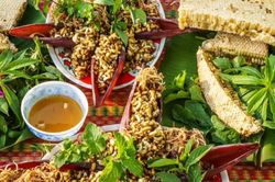 Gỏi nhộng ong U Minh Hạ - đặc sản ngon nức tiếng Cà Mau