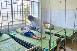 Đã xác định được 4 người tặng bóng bay trong vụ hàng chục em học sinh ngộ độc