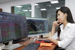 Bao giờ dòng tiền trở lại thị trường chứng khoán mạnh mẽ hơn?