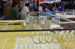 Giá vàng hôm nay 24/3: Tiếp tục tăng sốc