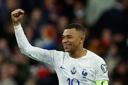 Mbappe vào top 5 tiền đạo hay nhất lịch sử bóng đá Pháp