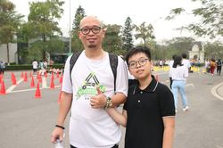 Phụ huynh thi chạy cùng con gây quỹ bảo vệ môi trường