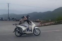 Khởi tố vợ chồng 'diễn xiếc' trên đèo Hải Vân