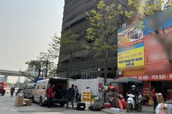 Muôn kiểu lấn chiếm vỉa hè, lòng đường ở Hà Nội