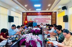 Cần có chính sách hỗ trợ giá sách giáo khoa cho học sinh nghèo, cận nghèo, vùng dân tộc thiểu số