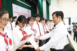 Xuất khẩu lao động - cần tính đường dài