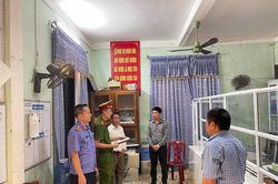 Bắt cán bộ tư pháp nhận hối lộ cả trăm triệu đồng