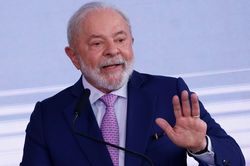 Tổng thống Brazil hủy thăm Trung Quốc do viêm phổi